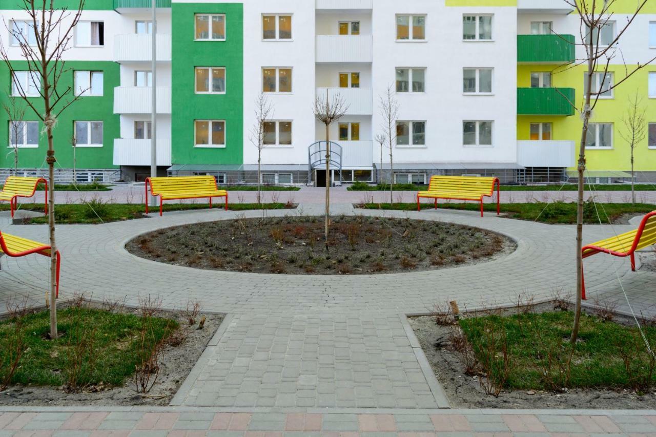 Sunny Apartments On Yulii Zdanovskoi St 36B Kiew Exterior foto